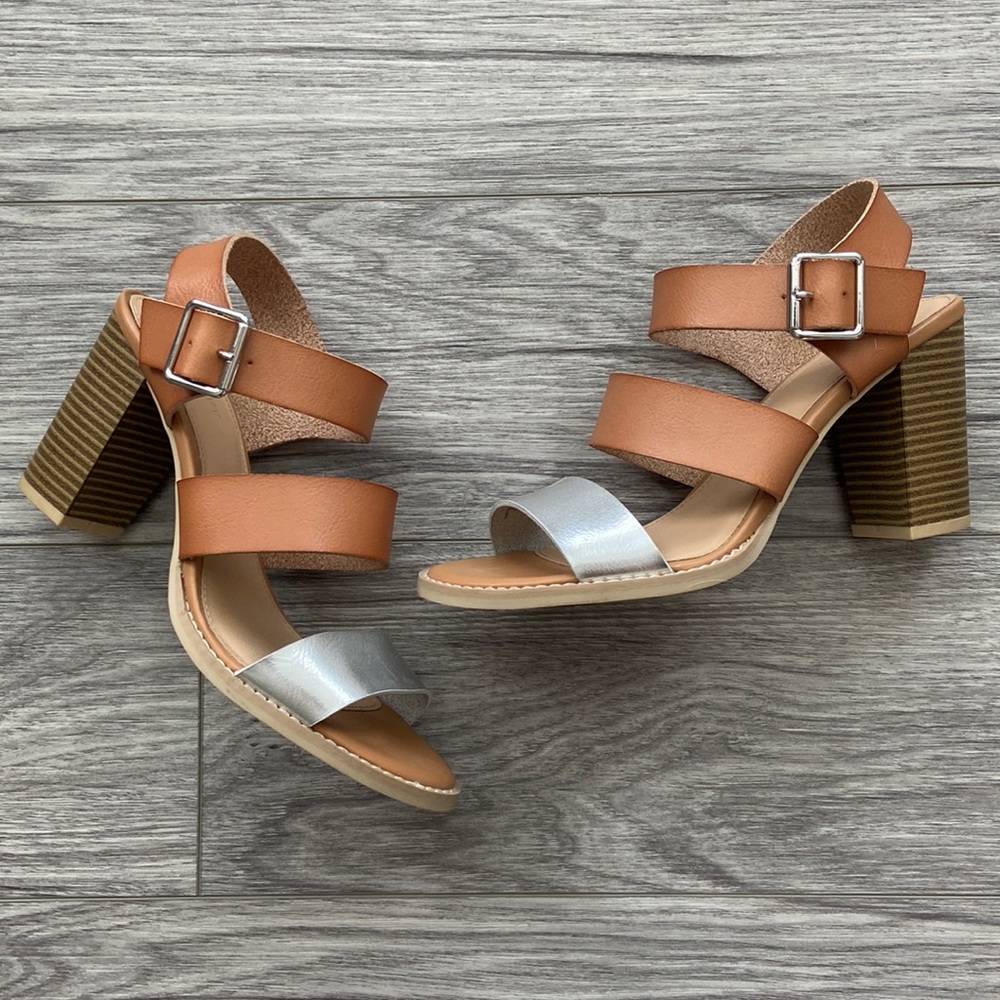 Old Navy size 8 women’s heeled sandals